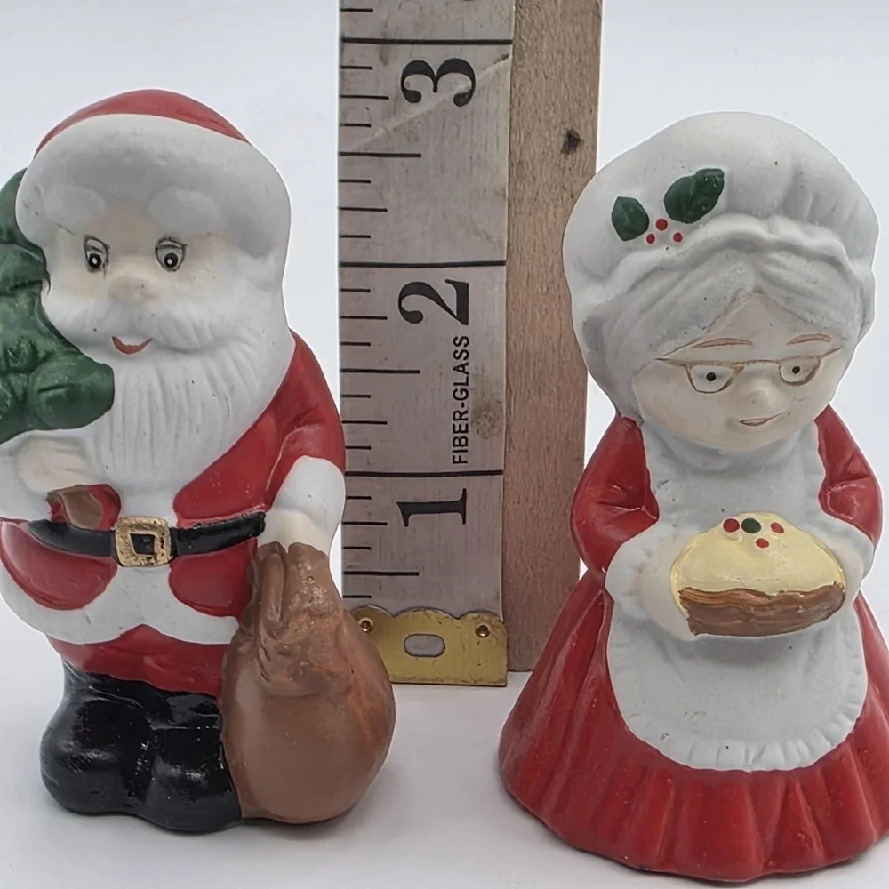 Santa‎ & Mrs Claus Salt & Pepper Shakers Ceramic Red Set Of 2 Christmas Decor